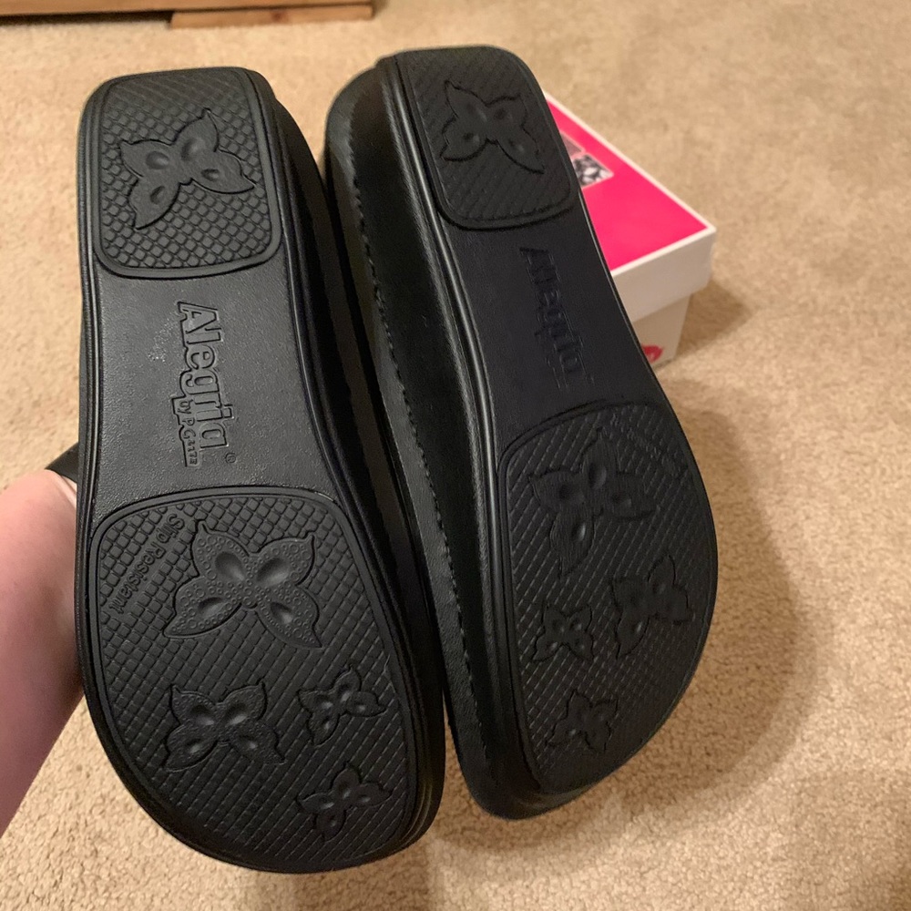 Please Use Alegria Sizing Chart For Correct Sizing - image 4